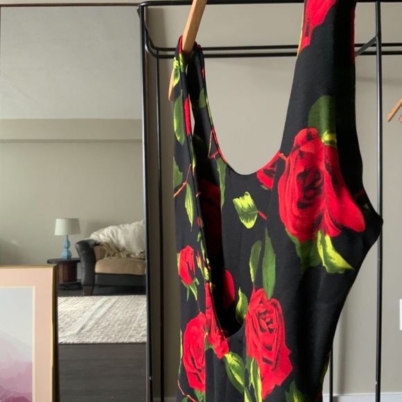 Low-Back Rose Bodysuit - Picture 4 of 4